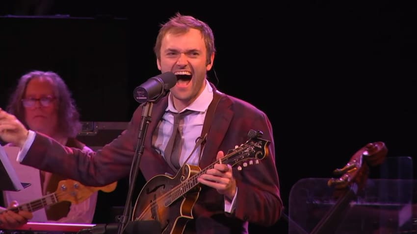 Chris Thile Covers Wilco’s ‘Shake It Off’ On ‘Live From Here’