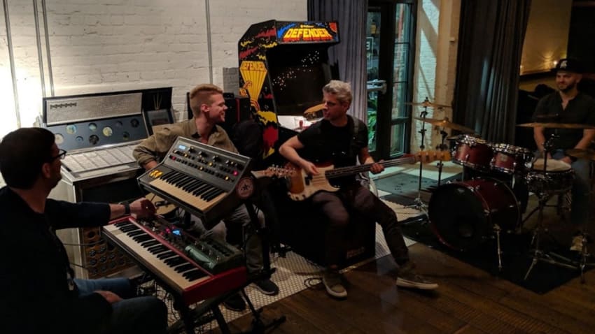 Mike Gordon & Robert Walter Engage In Impromptu Jam Session With Doom Flamingo Members