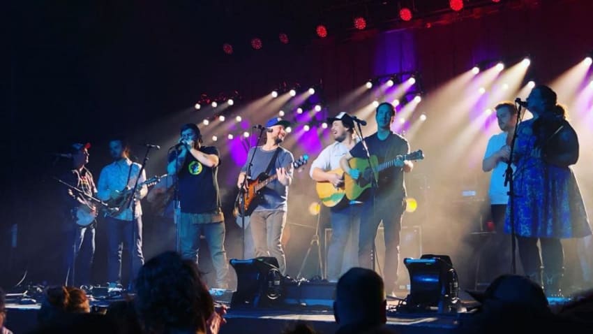 Yonder Mountain String Band & Horseshoes And Hand Grenades Cover Waylon Jennings & Willie Nelson And Faces In Minneapolis: Full Show Audio