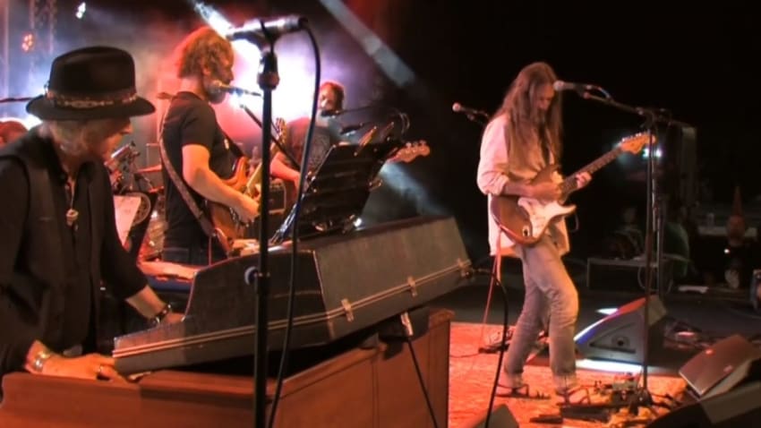 Chris Robinson Brotherhood Performs 'Rare Birds' Live At The Shed