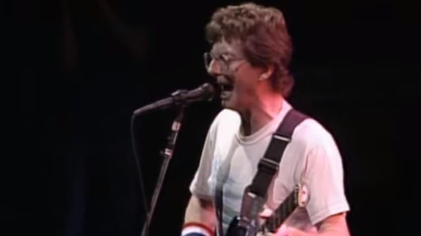 Grateful Dead Performs 'Box Of Rain' In 1989
