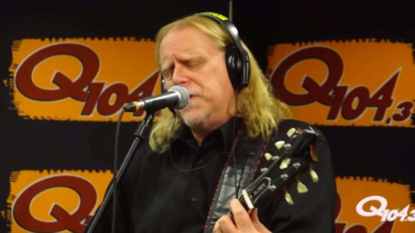 Warren Haynes Performs Live & Talks New Gov't Mule Live Album At Q1043