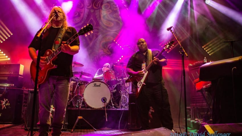 Gov’t Mule Honors Robert Hunter & Welcomes Larry McCray In Detroit