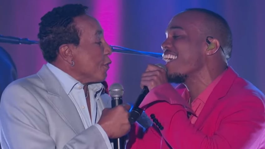 Anderson .Paak & Smokey Robinson Perform On ‘Kimmel’