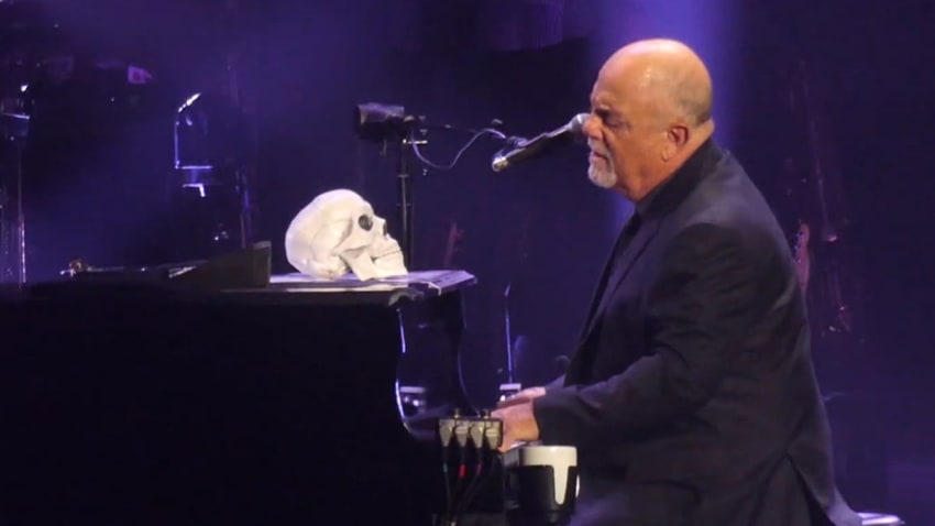 Billy Joel Covers ‘Werewolves Of London’ At Madison Square Garden