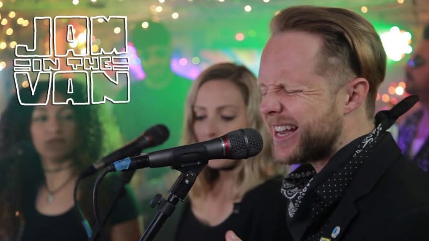 THE NIGHTOWLS - "Don't it Feel Weird" (Live at JITV HQ in Los Angeles, CA 2018) #JAMINTHEVAN