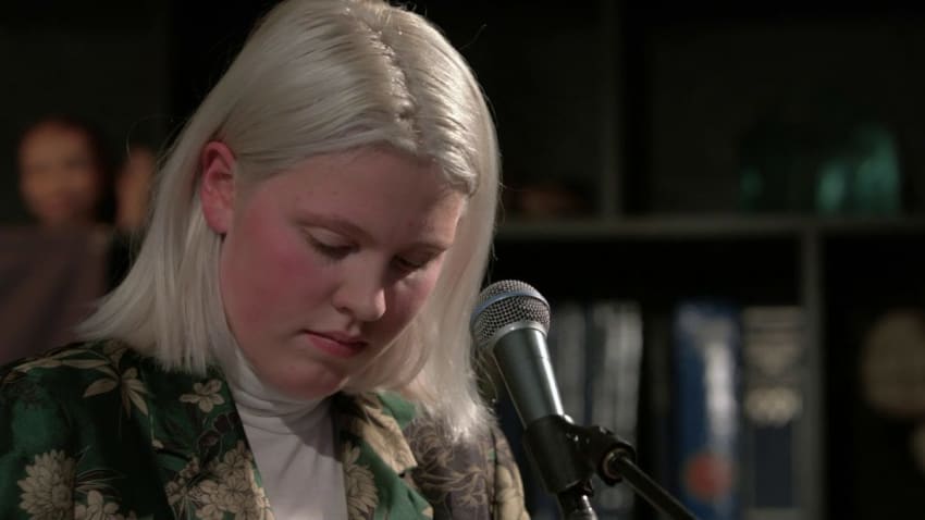 Between Mountains - In The Dark (Live on KEXP)