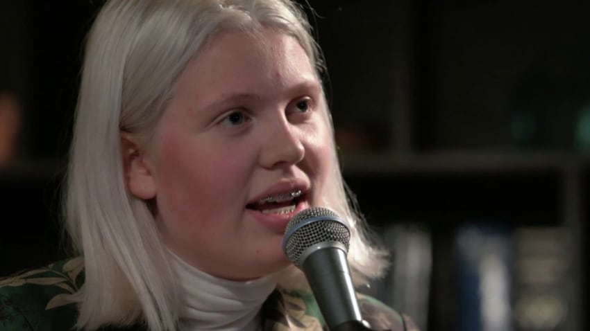 Between Mountains - Lost In Space (Live on KEXP)