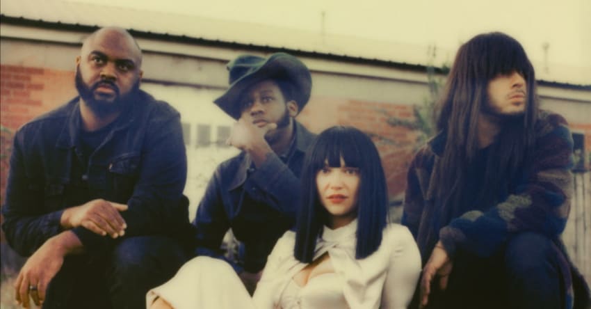 Khruangbin Leon Bridges C-Side