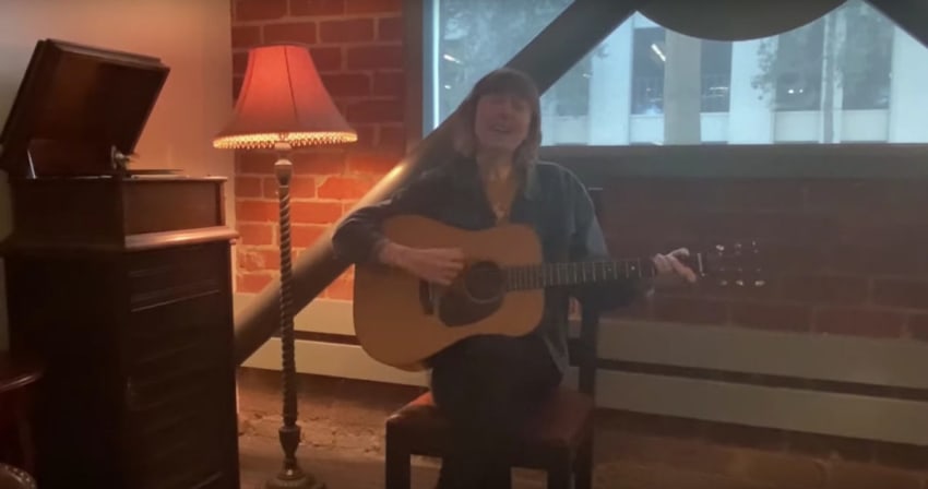 Molly Tuttle Standing On The Moon