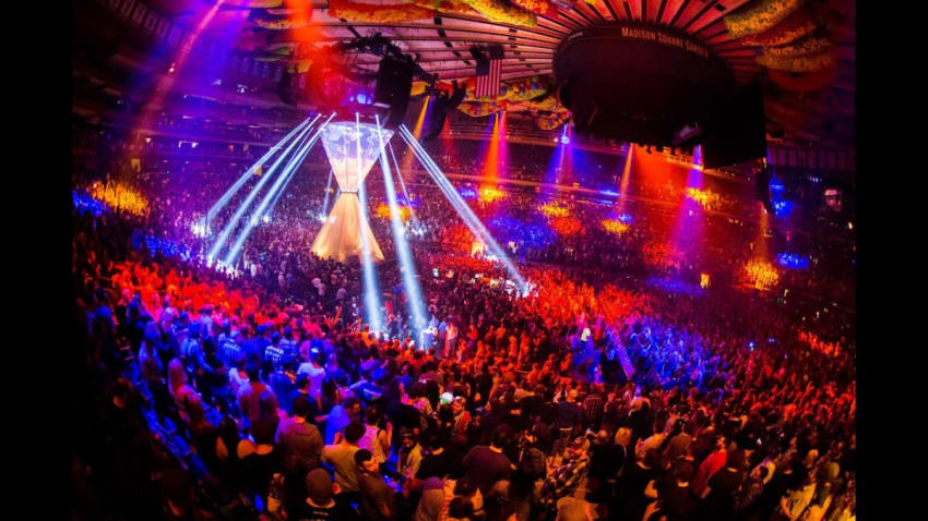 Phish - 12/31/2015 New Year's Eve Hourglass