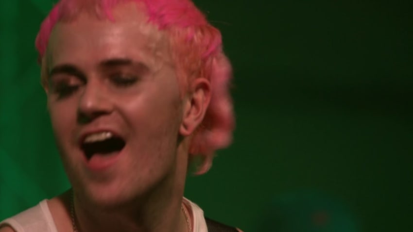 Queen Zee - Sissy Fists (Live on KEXP)