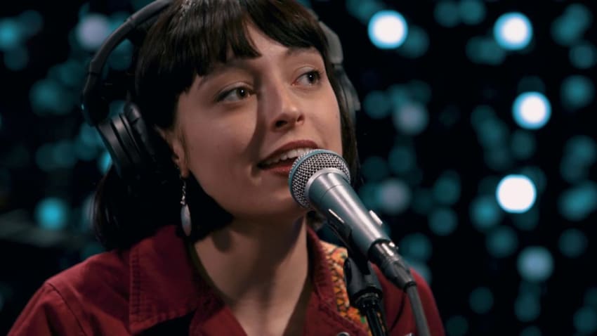 Stella Donnelly - Beware Of The Dogs (Live on KEXP)