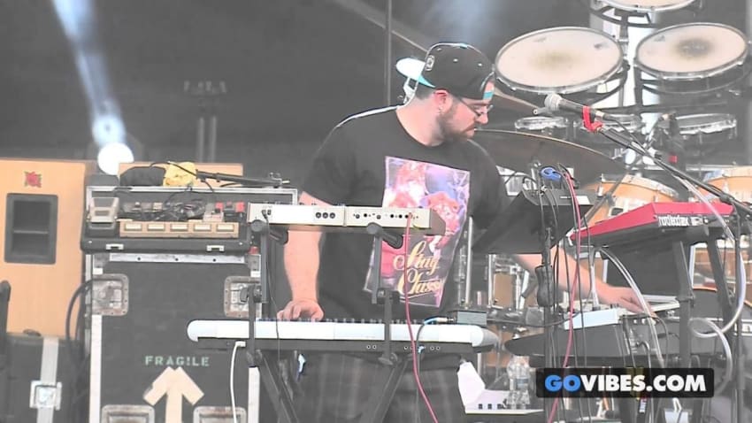 Cosmic Dust Bunnies perform “Gotcha” at Gathering of the Vibes Music Festival 2014