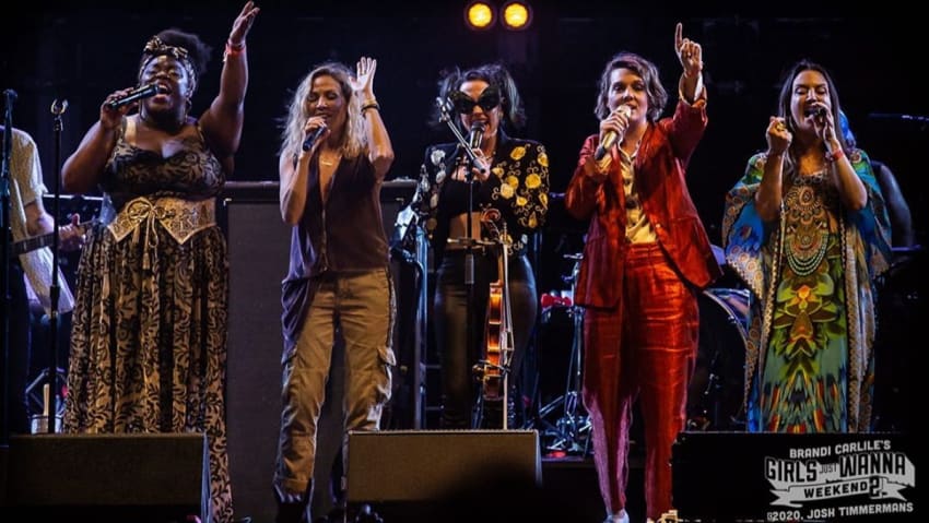 The Highwomen Welcome Sheryl Crow Yola During Surprise Set At Girls