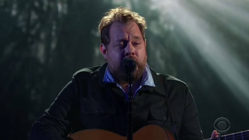 Nathaniel Rateliff Performs ‘Time Stands’ On ‘Colbert’