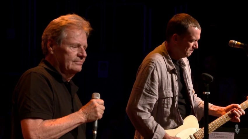 Delbert McClinton - Oughta Know (eTown webisode #1284)