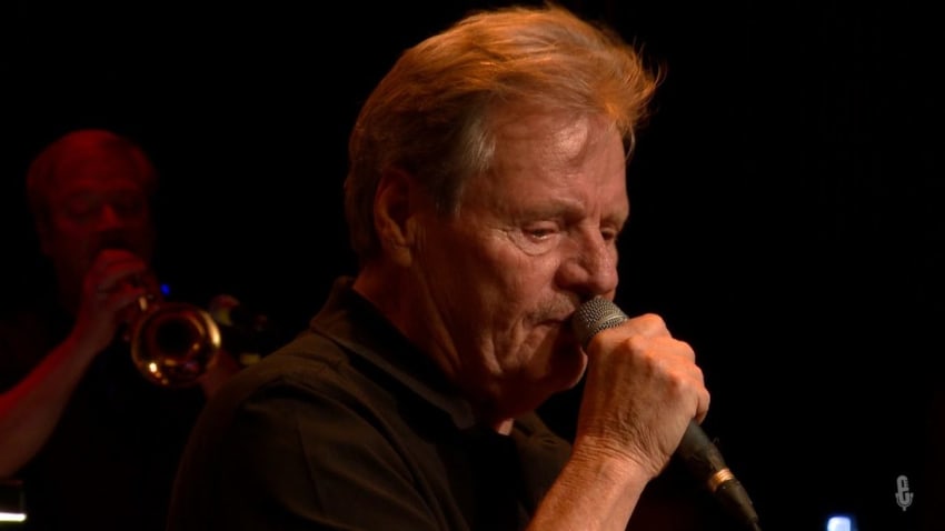 Delbert McClinton - The Hunt Is On (eTown webisode #1282)