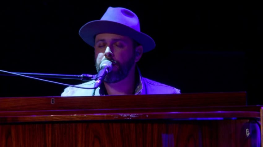 Greg Laswell - Girls Just Want to Have Fun (Live on eTown)