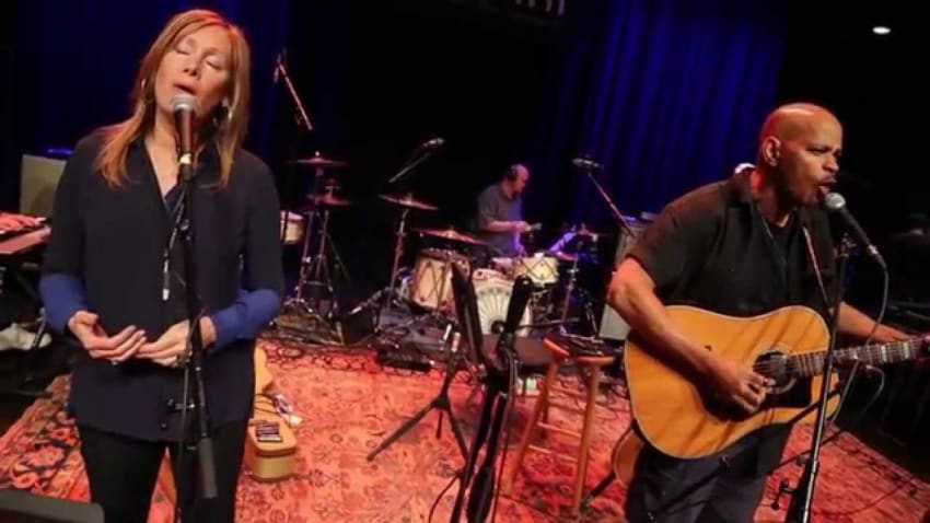 Guy Davis - I Wish I Hadn't Stayed Away So Long (eTown Webisode #889)