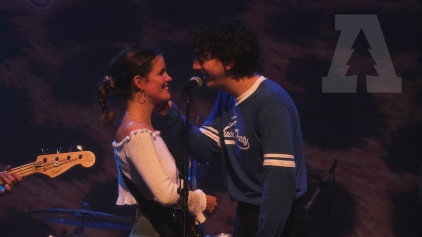 Hinds - Sweet Thing (Twin Peaks Cover) | Live From Lincoln Hall