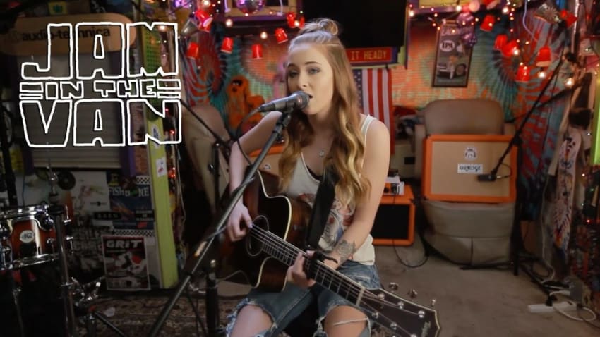 KALIE SHORR - "Love Like That" (Live at JITV HQ in Los Angeles, CA 2017) #JAMINTHEVAN