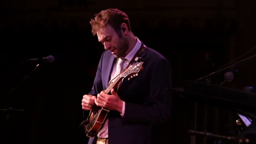 Barber: III. Presto in moto perpetuo - Chris Thile & the St. Louis Symphony Orchestra