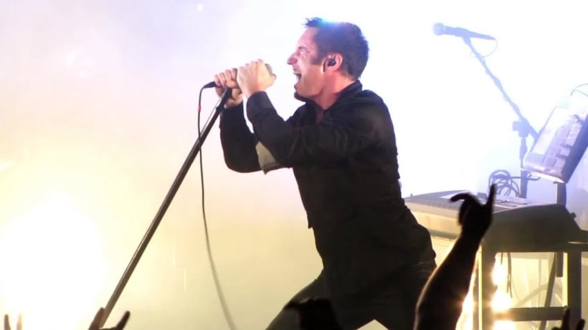 Nine Inch Nails: March of the Pigs [HD] 2009-06-03 - Mansfield, MA