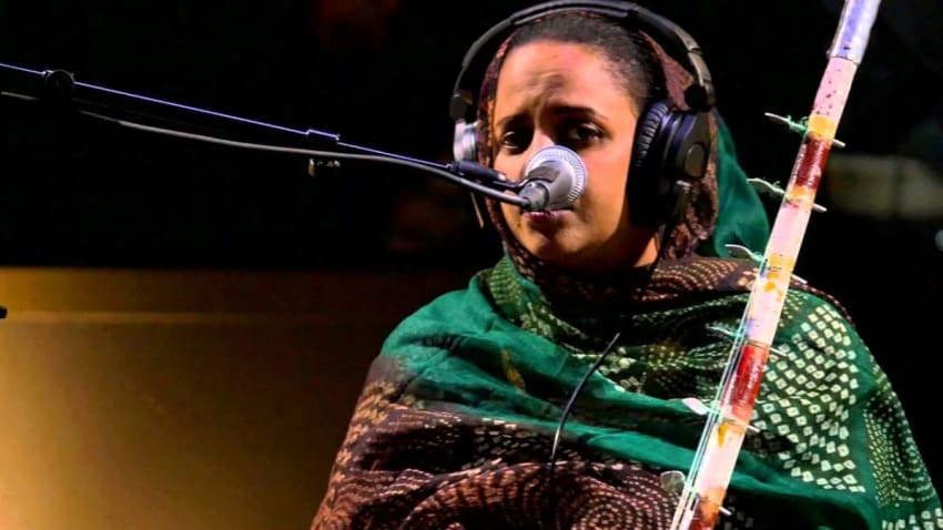 Noura Mint Seymali - Mohammedoun (Live on KEXP)