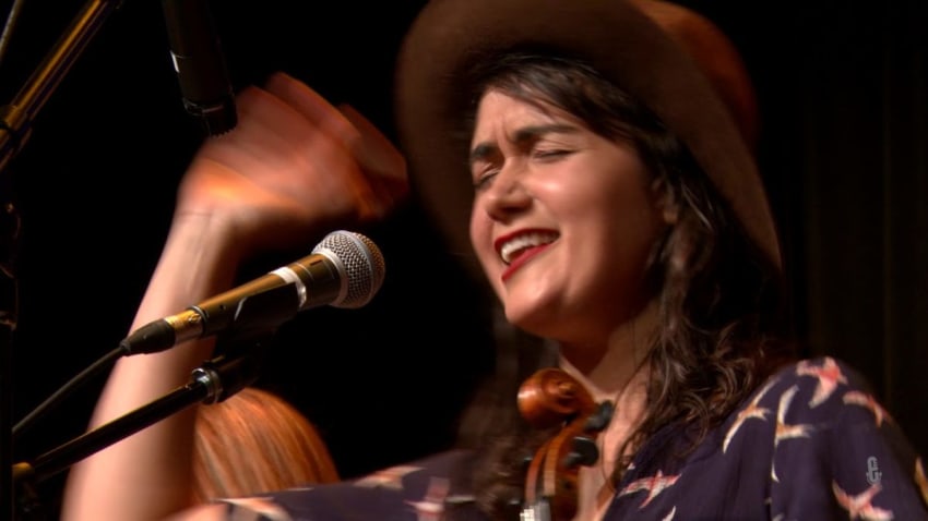 Phoebe Hunt - Good Blood (eTown webisode #1270)