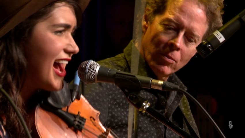 Phoebe Hunt - Lint Head Gal (eTown webisode #1269)