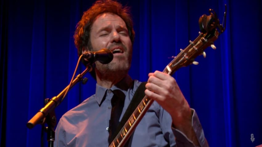 Piers Faccini - Bring Down The Wall (eTown webisode #1119)