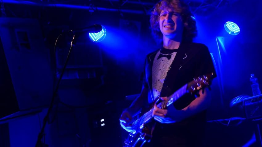 Pigeons Playing Ping Pong: Horizon [4K] 2014-12-13 - Hamden, CT