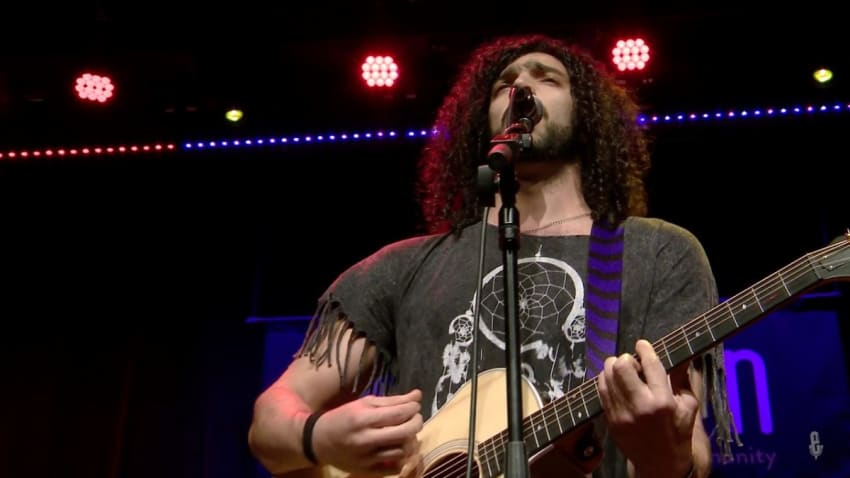 Ramy Essam - Lessa Bahinlha (Live on eTown)