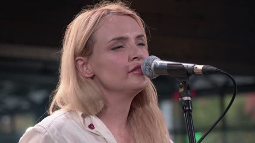 Robyn Hitchcock and Emma Swift - Just Like A Woman (Live on KEXP)