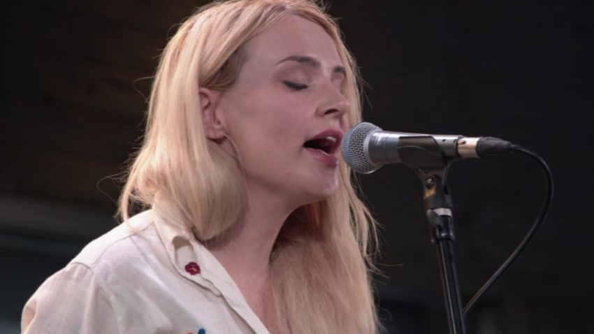 Robyn Hitchcock and Emma Swift - Ole! Tarantula (Live on KEXP)