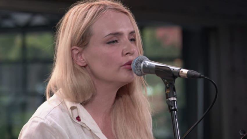 Robyn Hitchcock and Emma Swift - Love Is A Drag (Live on KEXP)