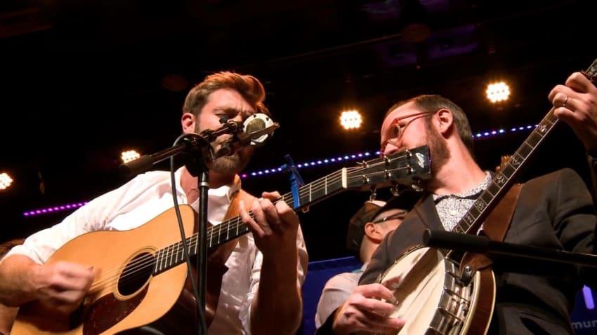 Wood & Wire - Dancing On My Grave (eTown webisode #1086)