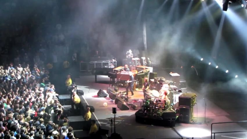 2010-10-23 - Mullins Center; Amherst, MA (SET 1) [HD]