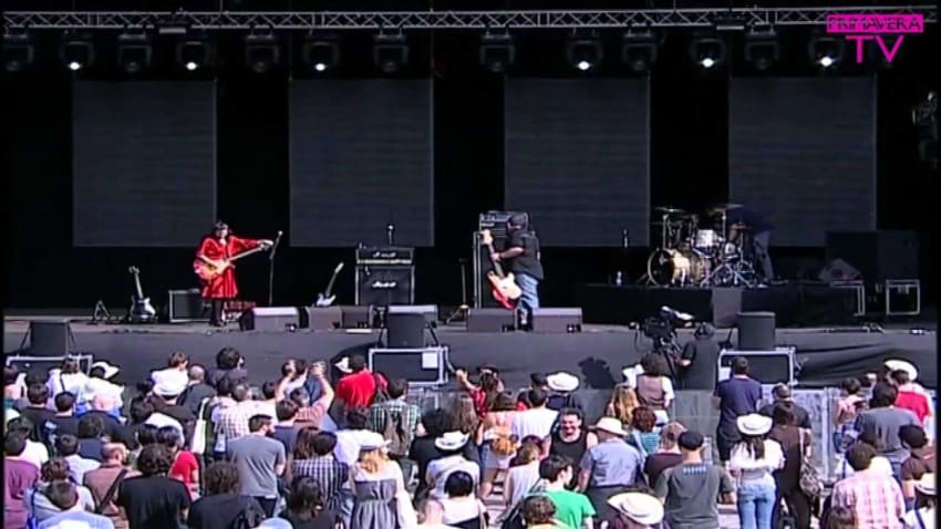 Ainara LeGardon Full Concert Part 2:3 @ San Miguel Primavera Sound 2011