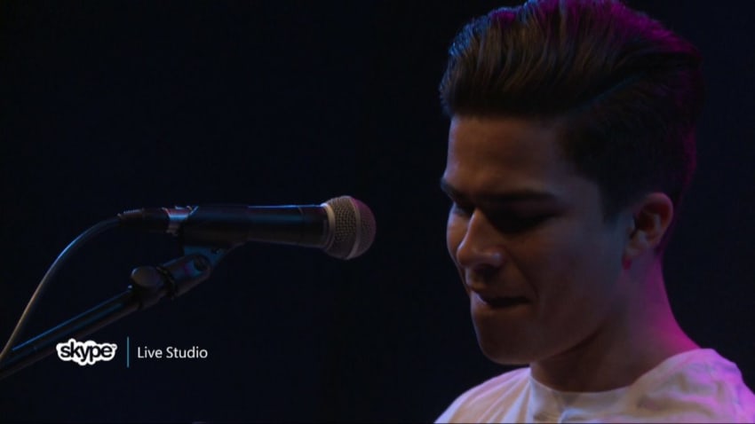 Alex Aiono - Work The Middle (LIVE 95.5)