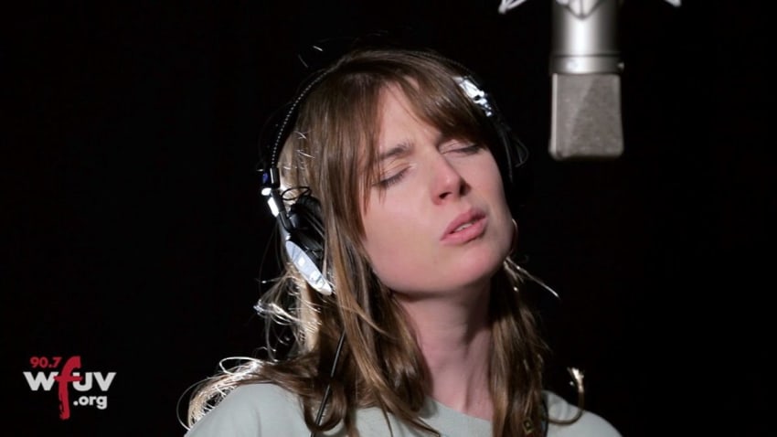 Angie McMahon - "And I Am A Woman" (Live at WFUV)
