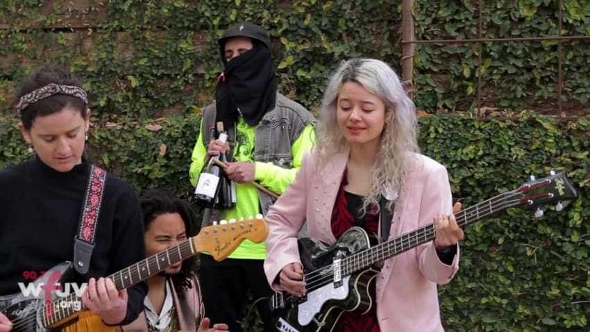 Barrie - "Habits" (Live at Hotel San José)