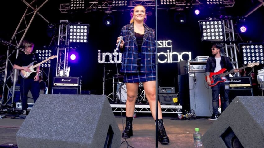 Charlotte - Nervous (Reading + Leeds 2019)