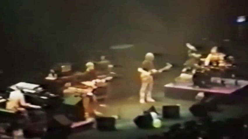 2.5 Phish Tweezer (SBD and With Video) 12-2-95, New Haven Veterans Memorial Coliseum, New Haven, CT
