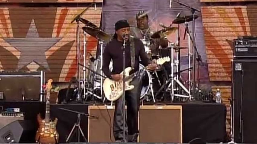 Ernie Isley & the Jam Band - Who's That Lady (Live at Farm Aid 2009)