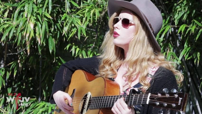 Holly Macve - "Heartbreak Blues" (Live at SXSW)