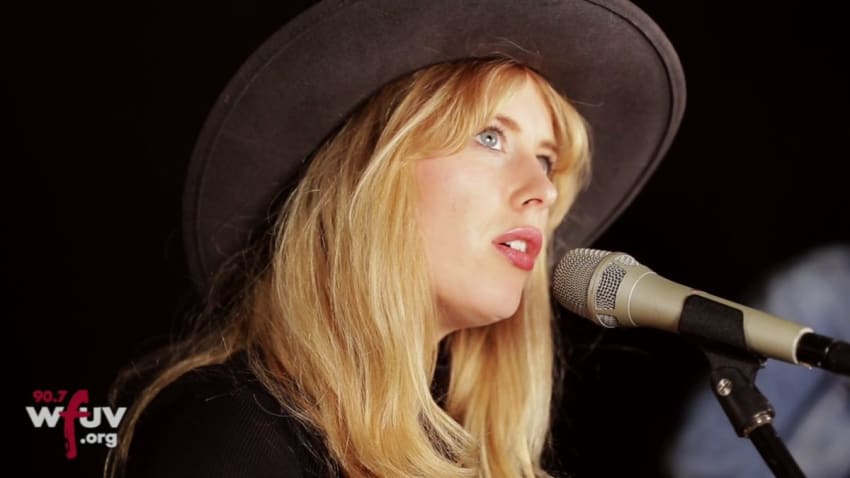 Holly Macve - "No One Has The Answers" (Live at WFUV)