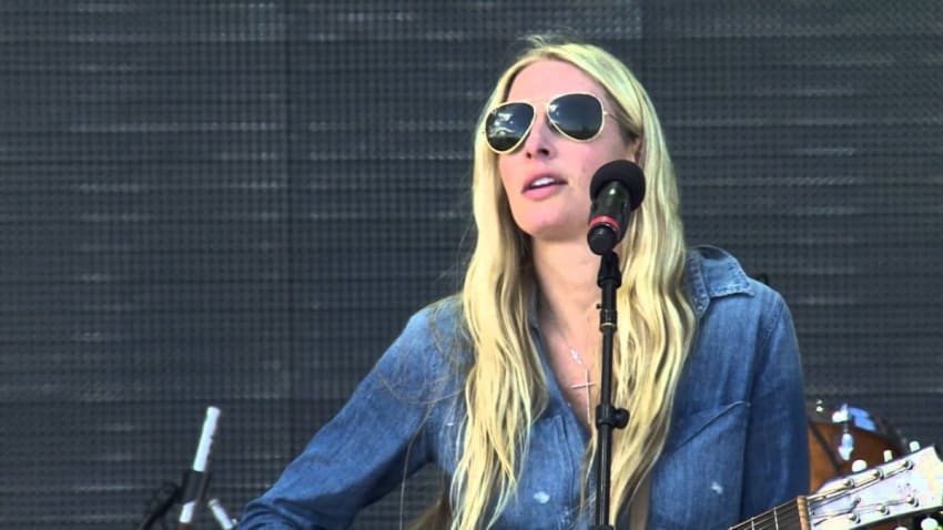 Holly Williams - "Drinkin" (Live at Farm Aid 30)