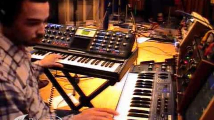 Ima Robot performing "Sail With Me" on KCRW